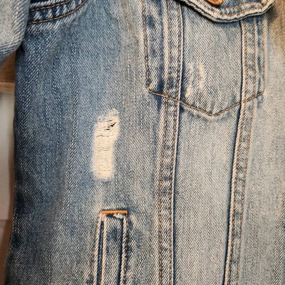 Old Navy Women’s Jean Jacket, Distressed Classic Denim, 100% Cotton EUC Sz Med - Picture 3 of 14